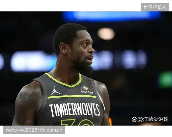 兰德尔在G4稳定发挥,为爱德华兹提供了重要支持,森林狼双星组合的化学反应渐入佳境。 兰德尔在G4稳定发挥,为爱德华兹提供了重要支持,森林狼双星组合的化学反应渐入佳境。